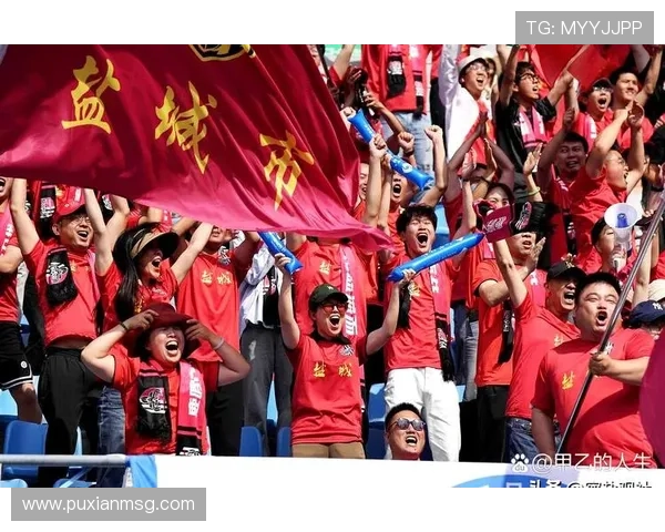 泰州球迷会举办球迷定级考核活动 专注助威歌声与动作表现 泰州球迷会举办球迷定级考核活动 专注助威歌声与动作表现